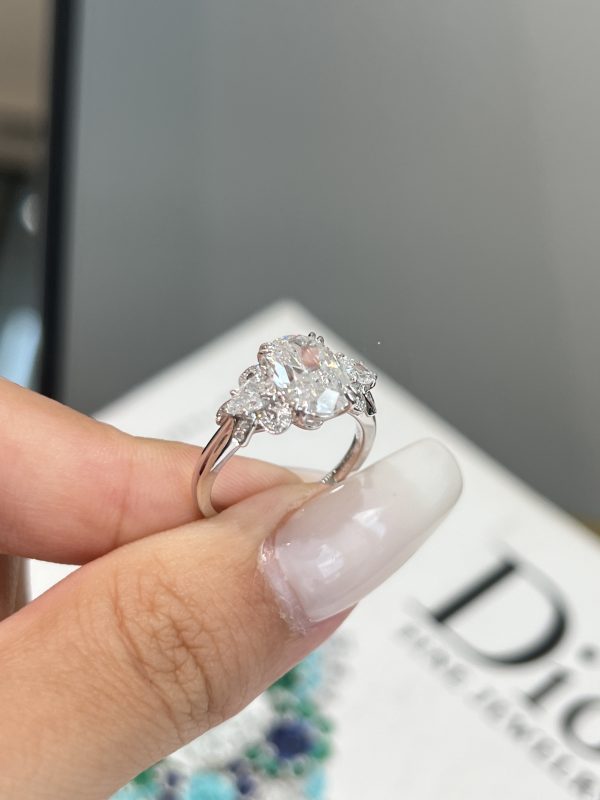 2CTW Oval Cut Lab Grown Diamond Engagement Ring